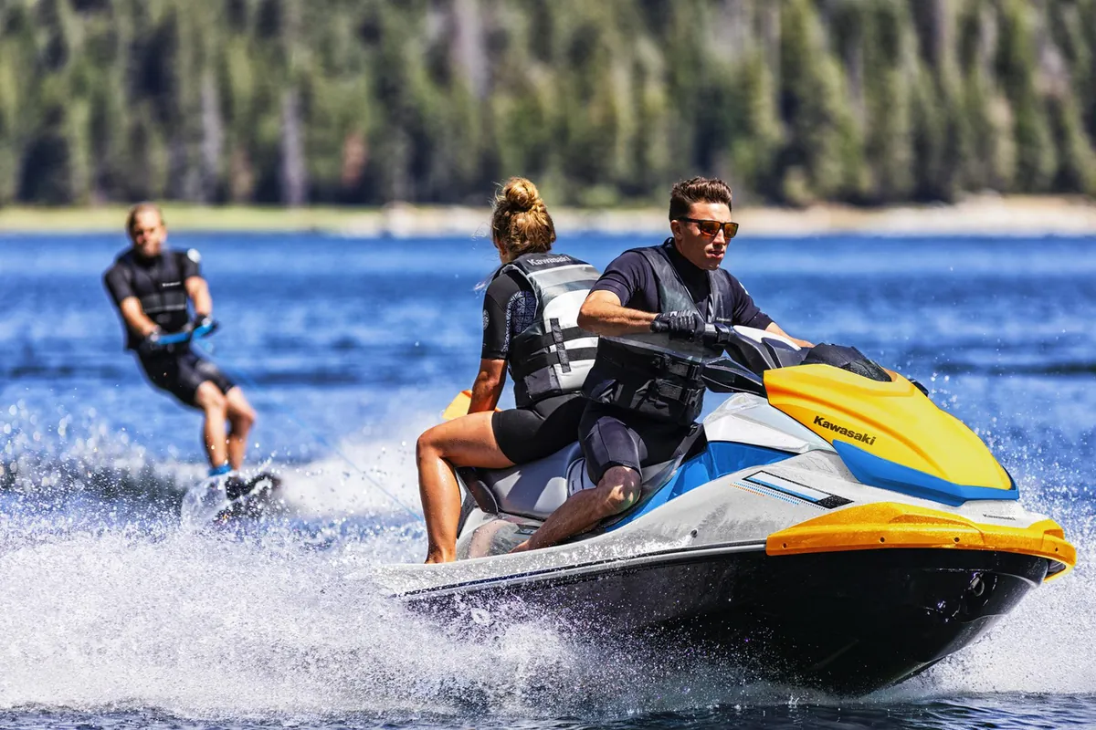 A Kawasaki inventou o jet ski — e o nome é dela